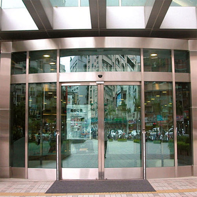 <p style="text-align: center;"><strong>Cửa kính tự động</strong></p>