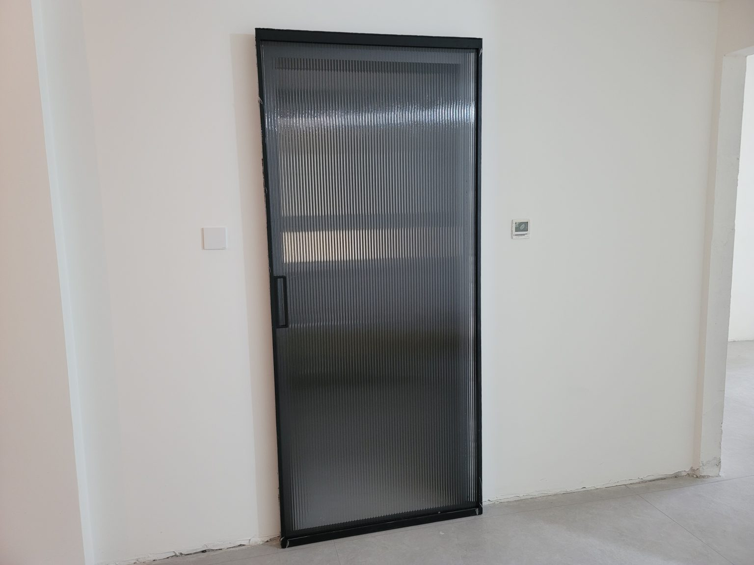 Cửa bóng ma kính sóng to