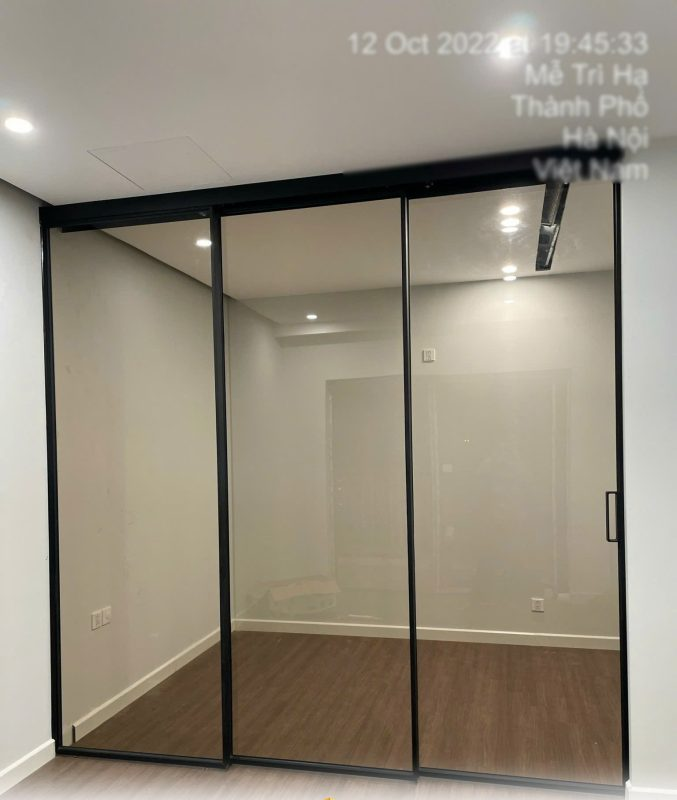 Cửa Slim 4 cánh lùa về 1 phía kính sóng trà