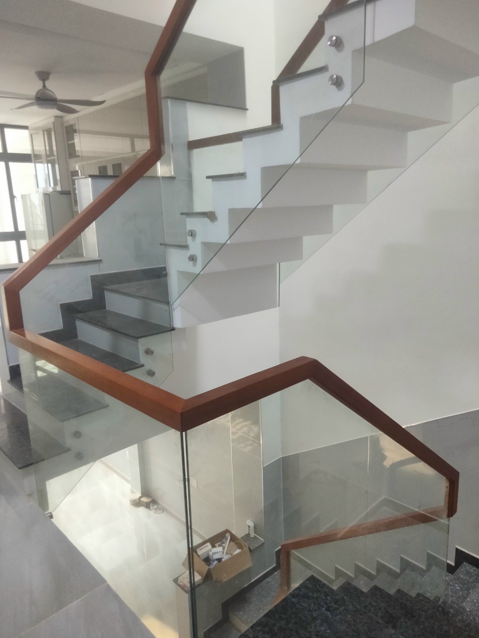 Lan Can - Cầu Thang Kính