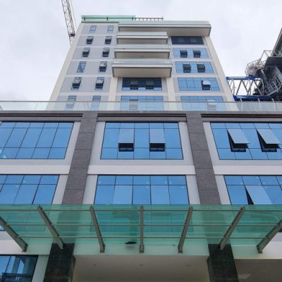 Kính mặt dựng kết hợp cửa sổ mở hất