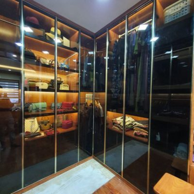 Cánh kính tủ đựng đồ