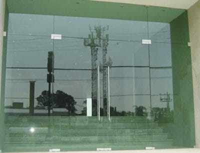 Cửa kính cường lực màu trắng trong 10mm kính Hải Long