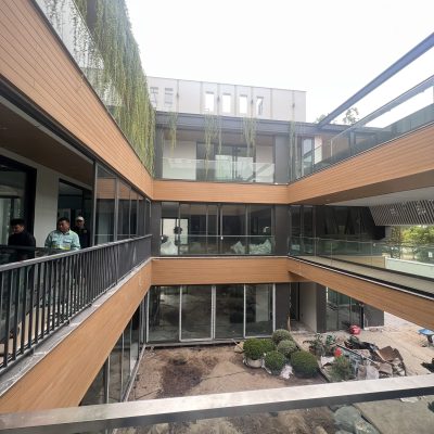 Mẫu lan can kính đẹp cho biệt thự