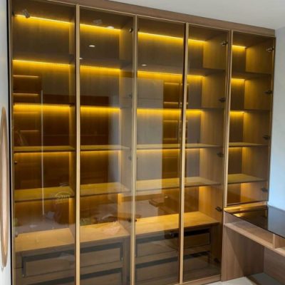 Cánh kính tủ khung nhôm vàng kính màu trà