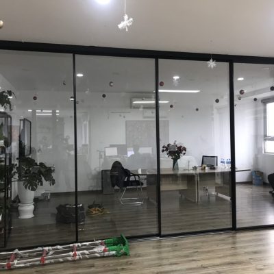 Cửa Slim trượt 4 cánh không ray dưới lùa sang 1 phía