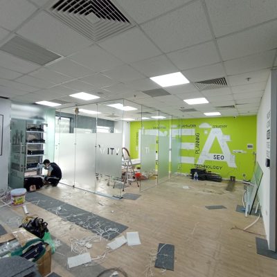 Lý do bạn nên chọn vách kính văn phòng Âu Việt