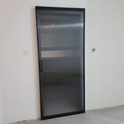 Cửa trượt bóng ma hay cửa trượt ray vô hình kính sóng