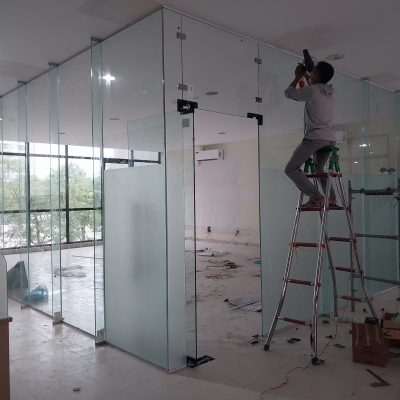 Lắp đặt vách kính văn phòng chất lượng, giá rẻ tại Cầu Giấy