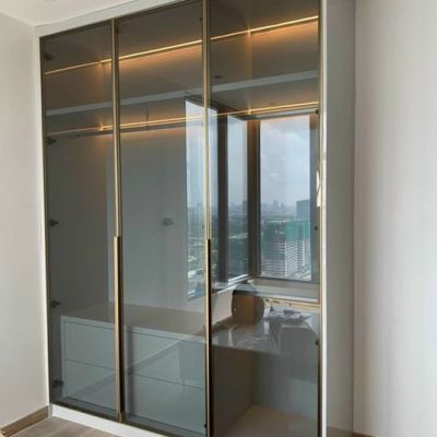 Cánh kính tủ khung màu vàng tay CNC 1m1