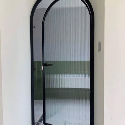 Cửa Slim uốn vòm mở quay 1 cánh kính sóng
