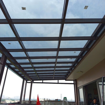 Lắp đặt mái kính cường lực khung thép tại Hà Nội